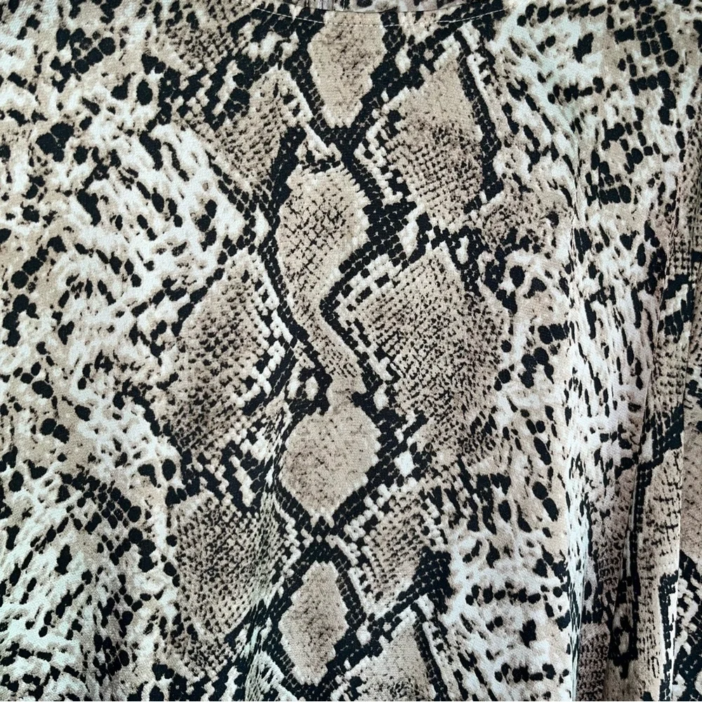 Oddy Oversized Snake Print Blouse - Picture 3 of 6